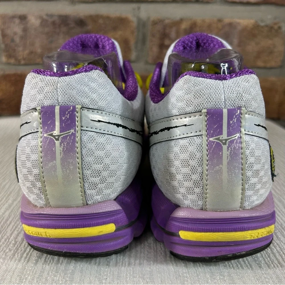 MIZUNO Wave Rider 17 Women’s Running Shoes